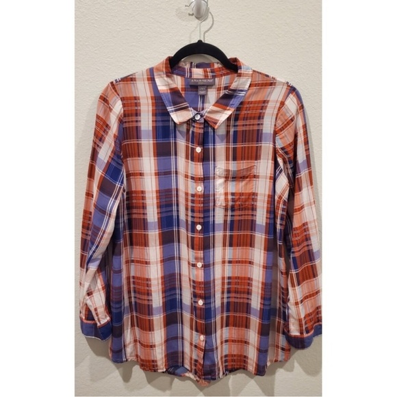 Maternity. A Pea in the Pod Long sleeve button down light weight, high quality - Picture 1 of 4